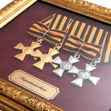 Георгиевский бант солдатских крестов в багете под стеклом, копия