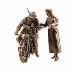 Модель немецкого тяжелого мотоцикла БМВ Р-12 с водителем и офицером, масштабная модель 1:35