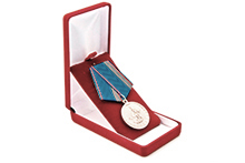 Футляр велюровый под знак/медаль бордовый